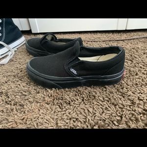 Black Vans slip on